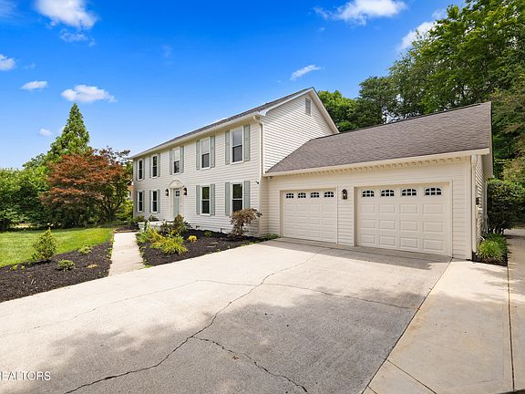 2nd image of 728 Woodchase Dr