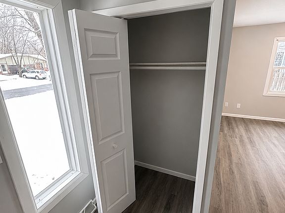 5th image of 12421 Tyler St NE