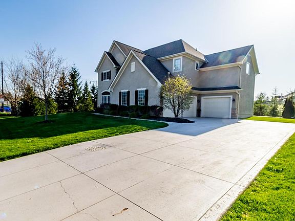 3rd image of 3438 Abbey Knoll Dr