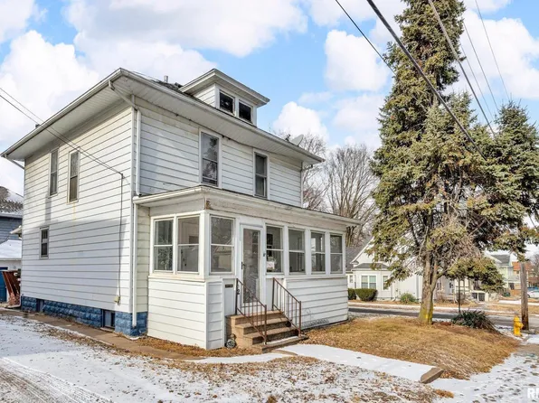 902 44th St, Rock Island, IL 61201