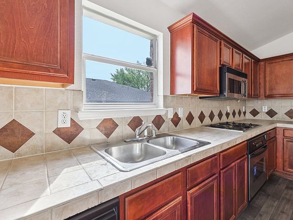 5th image of 134 Bailey Dr #8