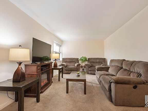 4th image of 34-10 94th St APT 5C
