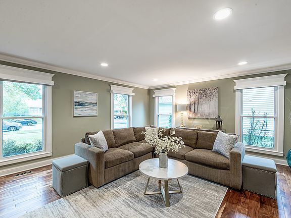 5th image of 4013 N Mitchell Dr