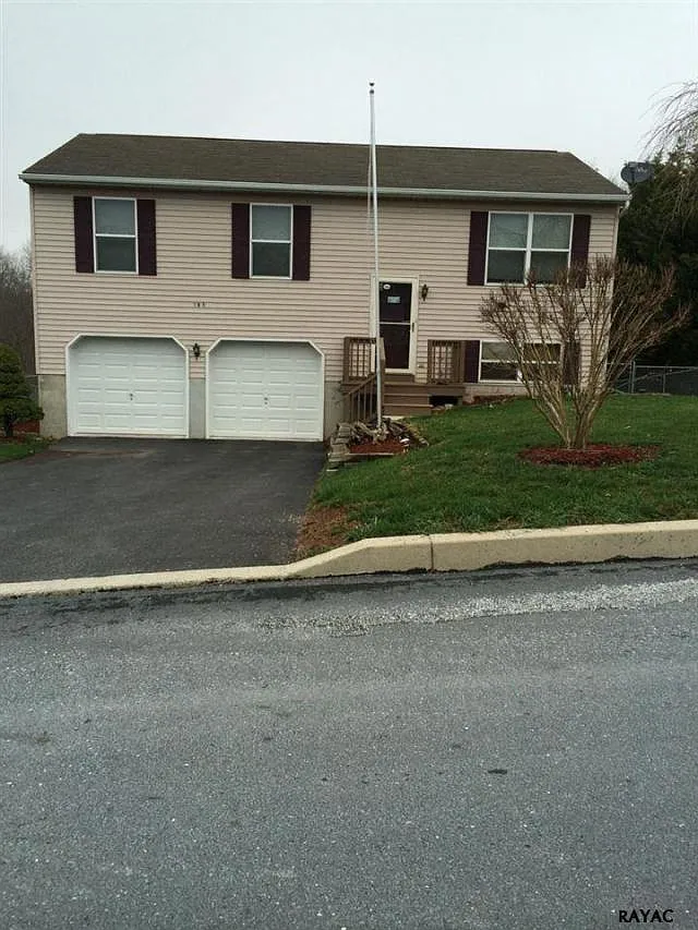 105 Joan Dr photo 1
