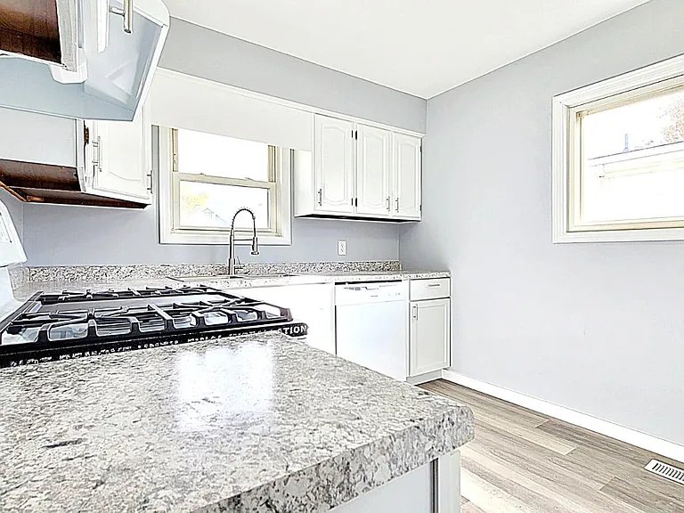 805 Reddick St — Photo 8