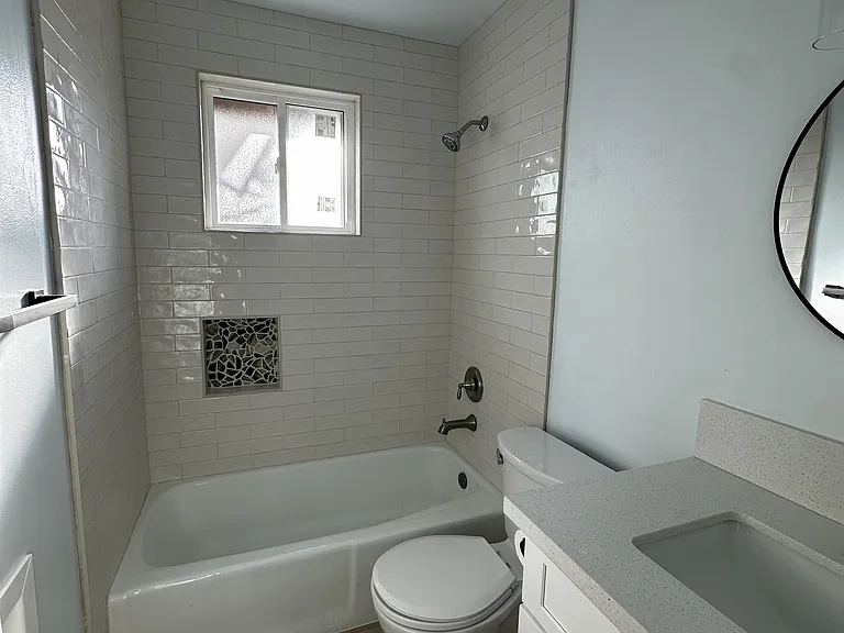 Bathroom 2 with tub