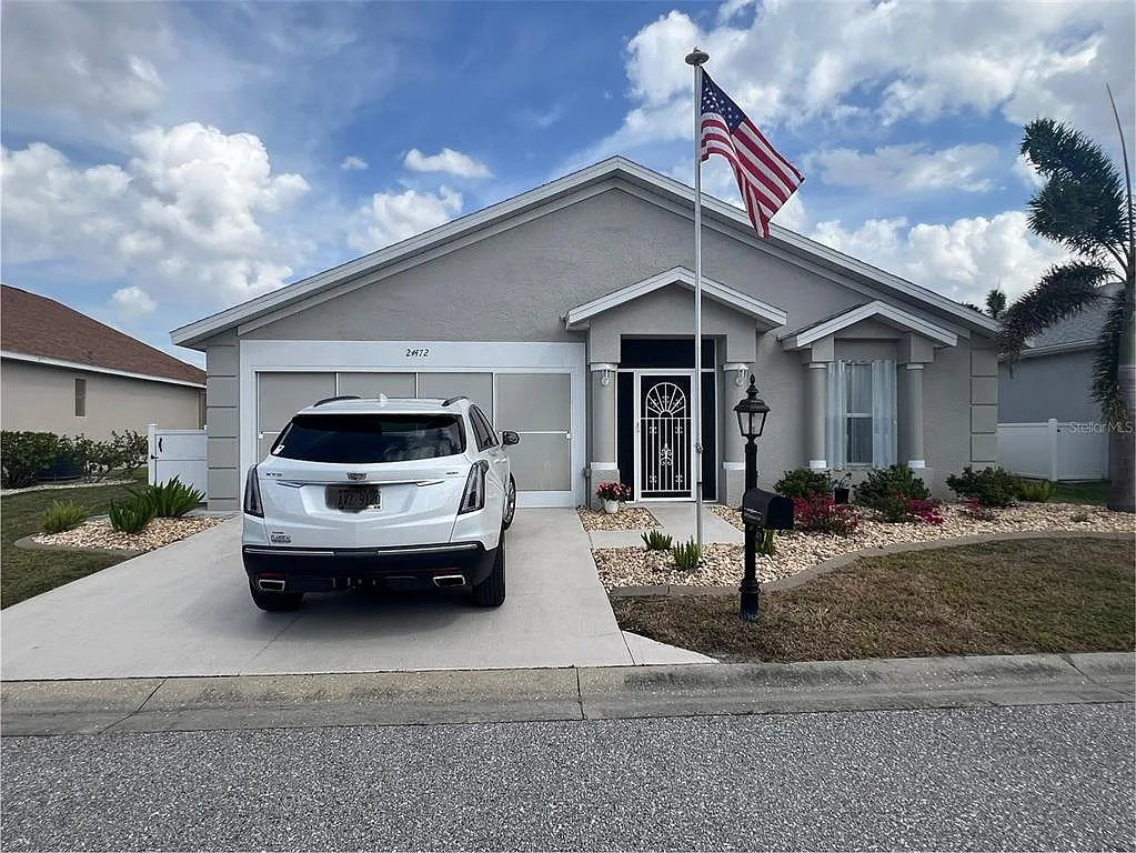 2 bed, 2.0 bath, 1373 sqft, $1,900 — Photo 2