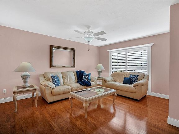 4th image of 5649 25th Street Cir E