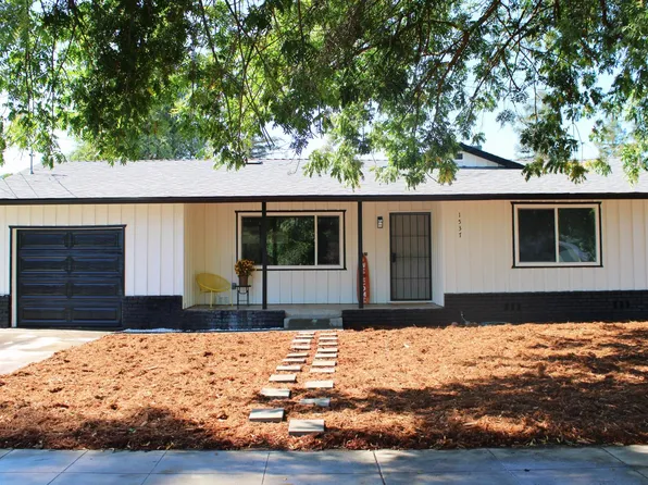 1537 W Hampton Way, Fresno, CA 93705