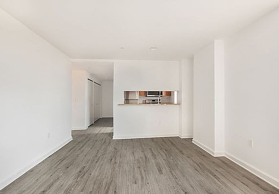 4th image of 35 W 33rd St APT 32C