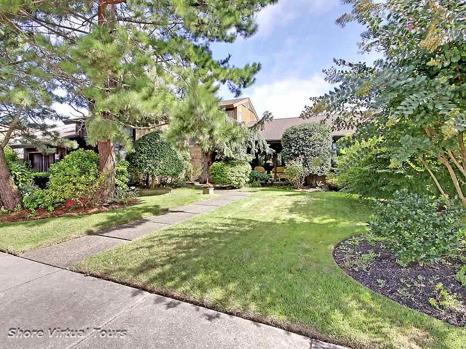 1st image of 215 E Jefferson Ave