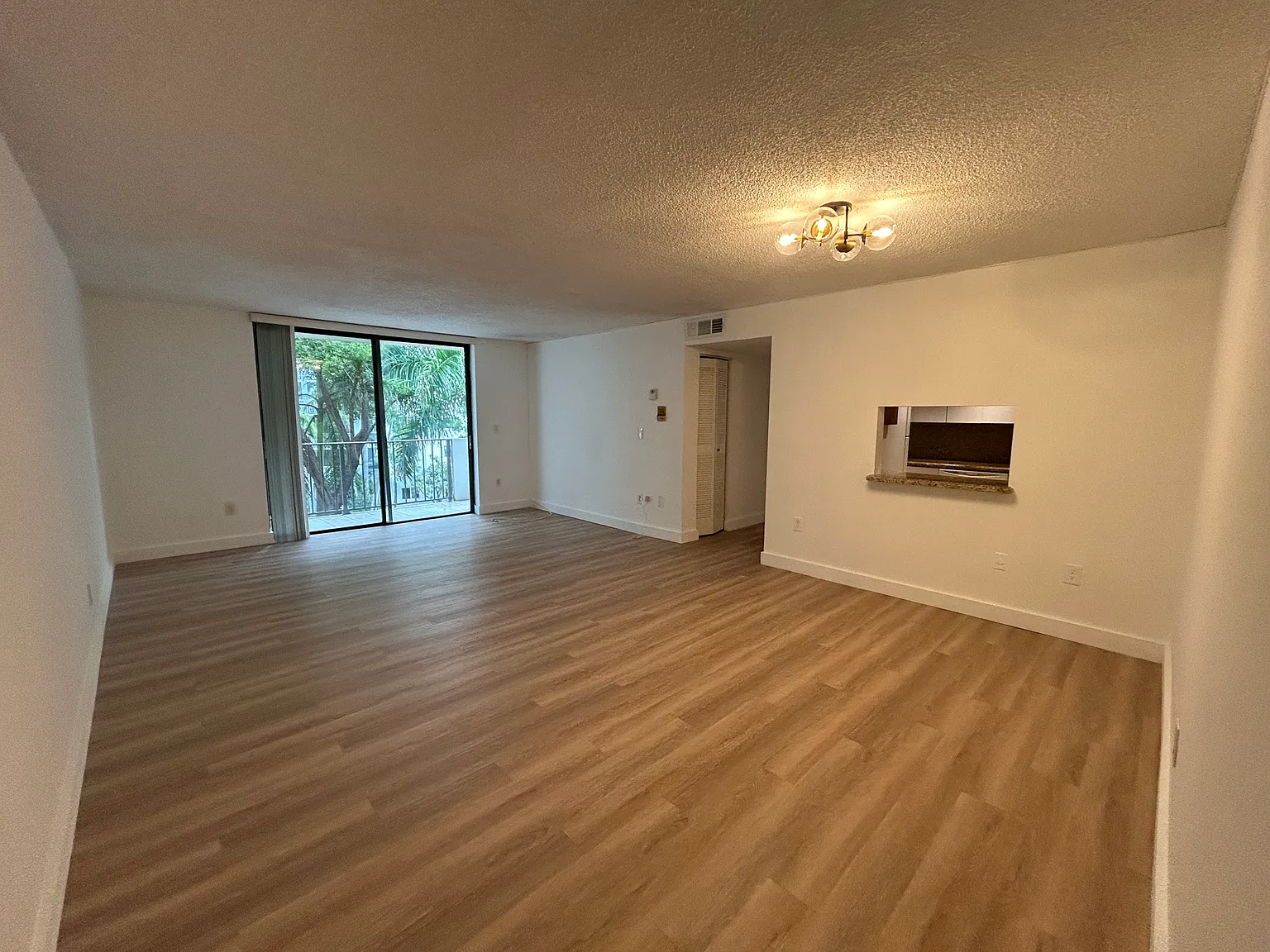 2 bed, 880 sqft, $2,950 — Photo 2