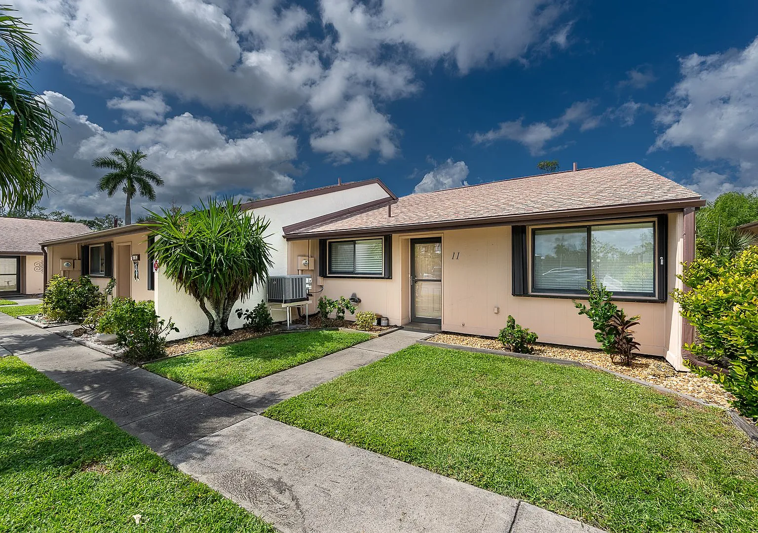 Updated 2-Bedroom Condo Prime Punta Gorda Location — Photo 1