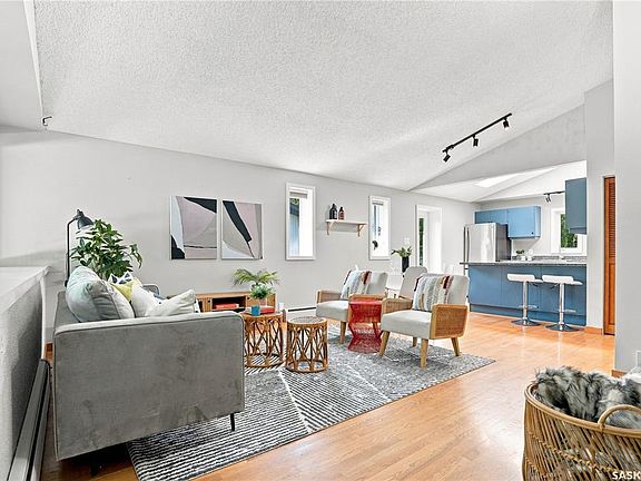 3rd image of 414 Christopher ROAD