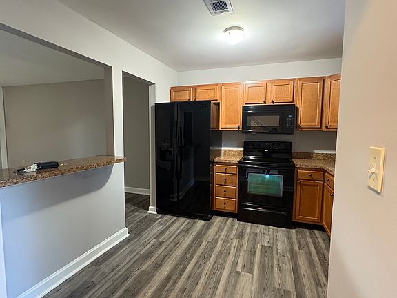 4th image of 1460 Deer Lake Cir