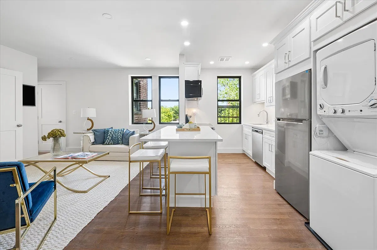 2 bed, 1000 sqft, $4,200 — Photo 1