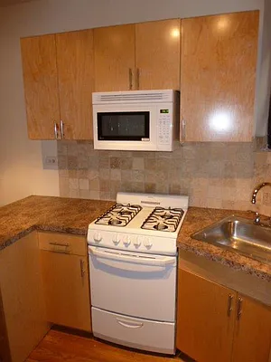 Rented by Chartwell Manhattan Realty | media 14