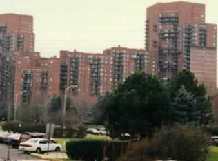 2434 Harmon Cove Tower, Secaucus, NJ 07094