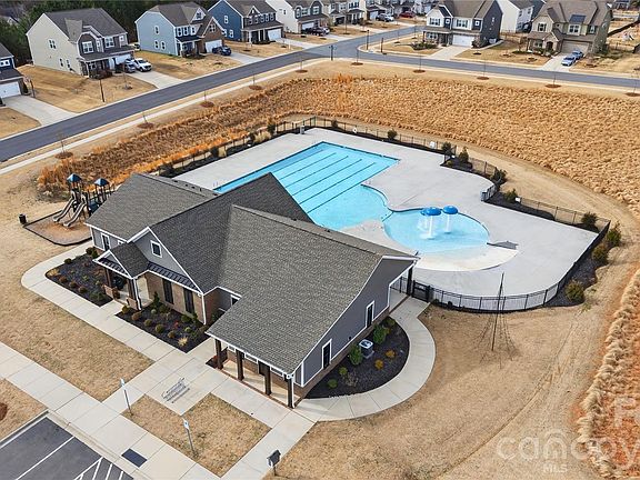 3rd image of 175 Falls Cove Dr