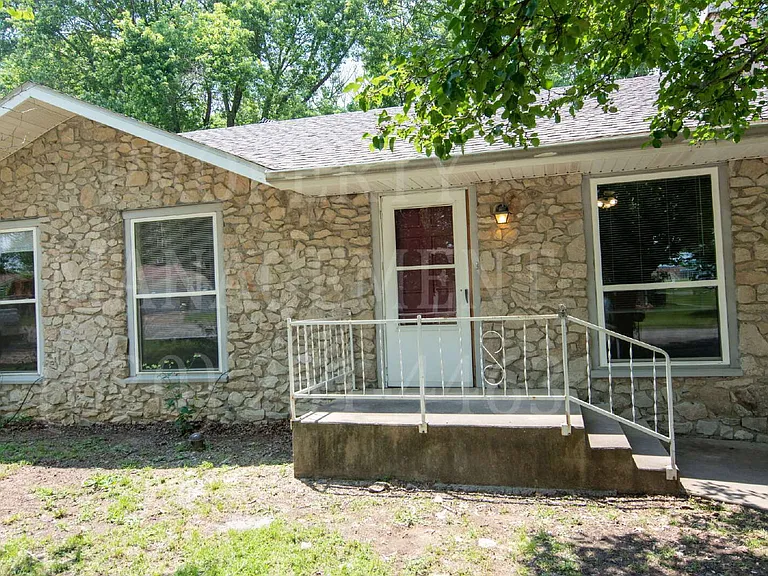 204 Edgewood Dr — Photo 7