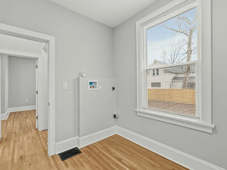 2978 Wardall Ave — Photo 23