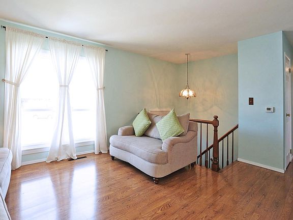 5th image of 105 Eliasek Ct