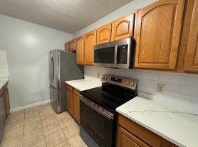 393 N Main St, Mansfield, MA