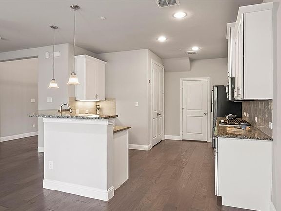 2nd image of 2932 Galveston St