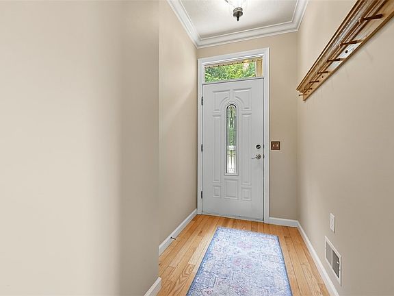 3rd image of 844 Village Dr