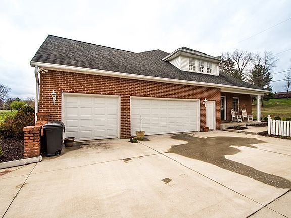 3rd image of 490 Country Club Dr
