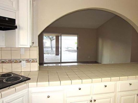 4th image of 1092 N Ramona Dr