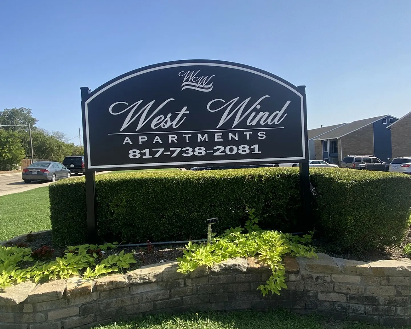 West Wind Apartments — Photo 1