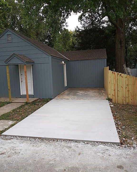 Front with driveway 