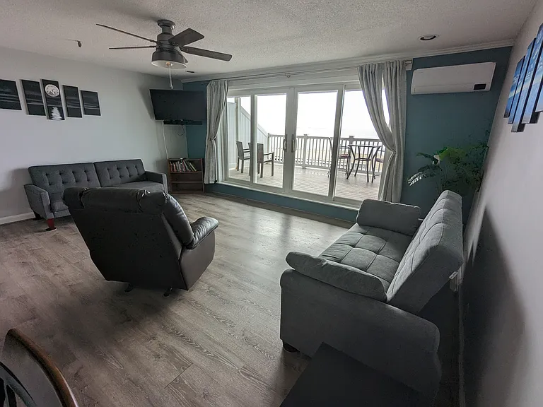 39 W Grand Ave #24 — Photo 4