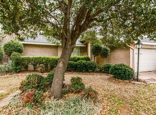 7108 Hawaii Ln, Arlington, TX 76016