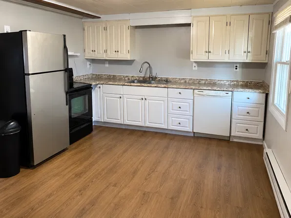 13 East Rd APT 8, Weare, NH 03281