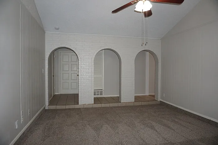 3 bed, 2.0 bath, 1840 sqft, $2,395 — Photo 4