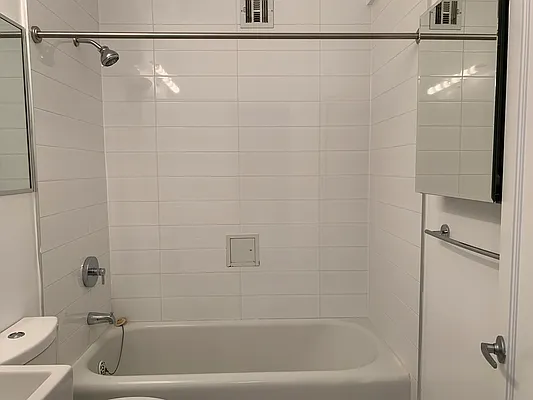 Rented by Stonehenge NYC LLC | media 8