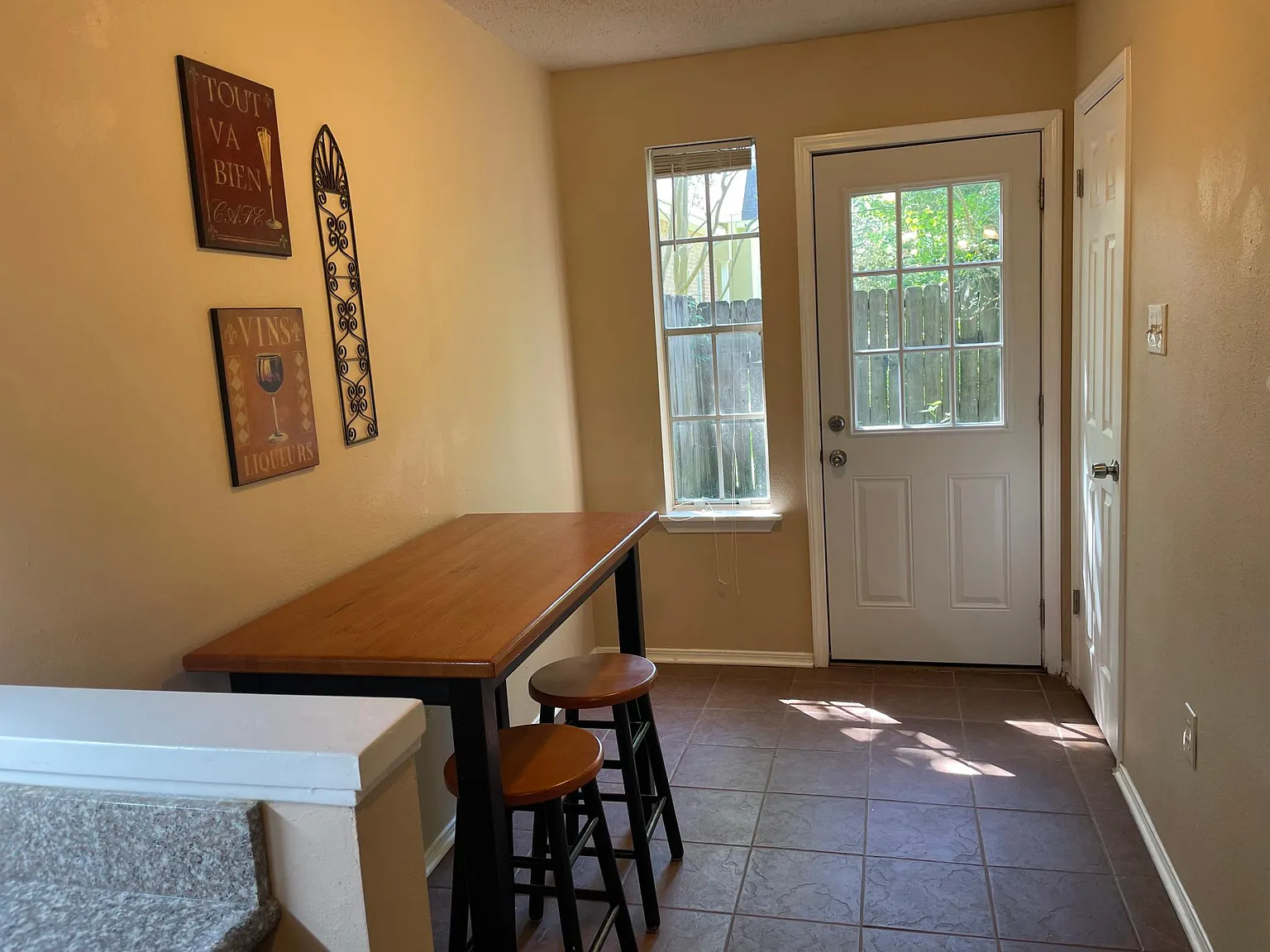 716 Heavens Dr — Photo 3