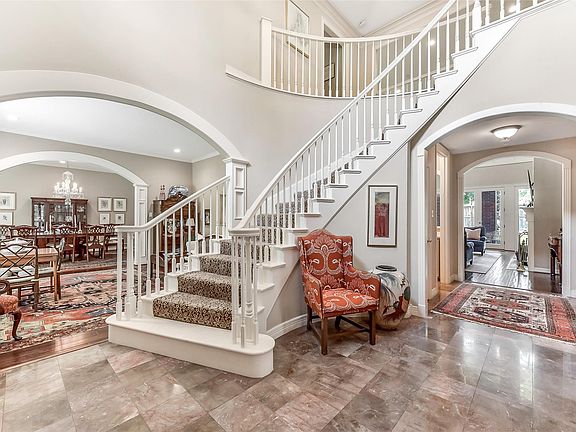 4th image of 6 Woodsborough Cir