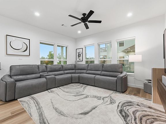 5th image of 2922 Seargent St