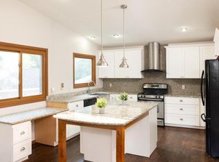 859 Rogers Ct, Eagan, MN 55123