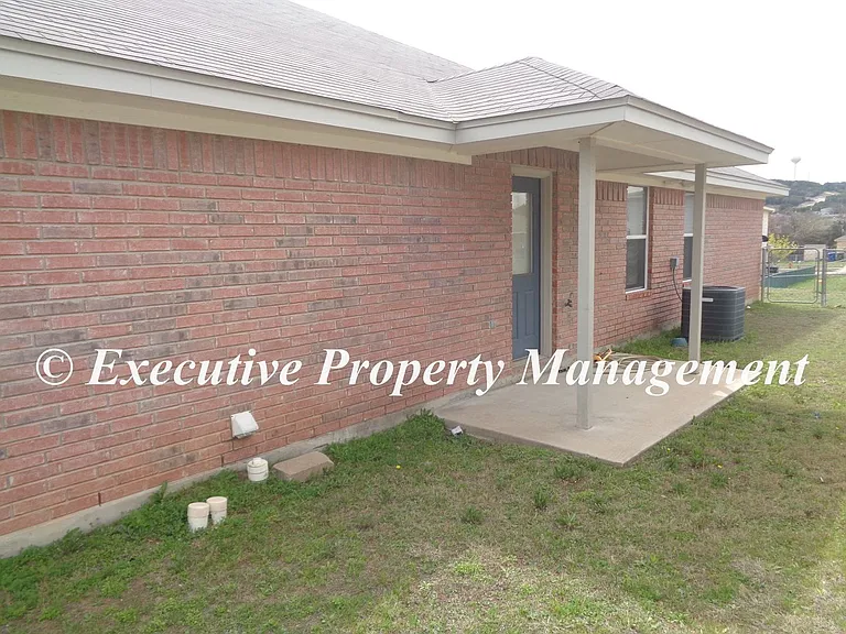 208 Janelle Dr — Photo 16