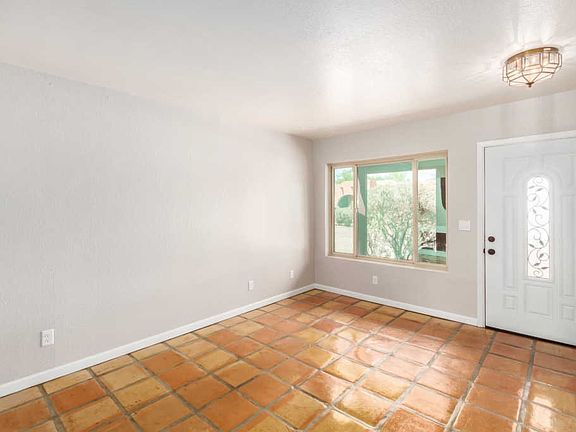 3rd image of 925 E Mesquite Dr