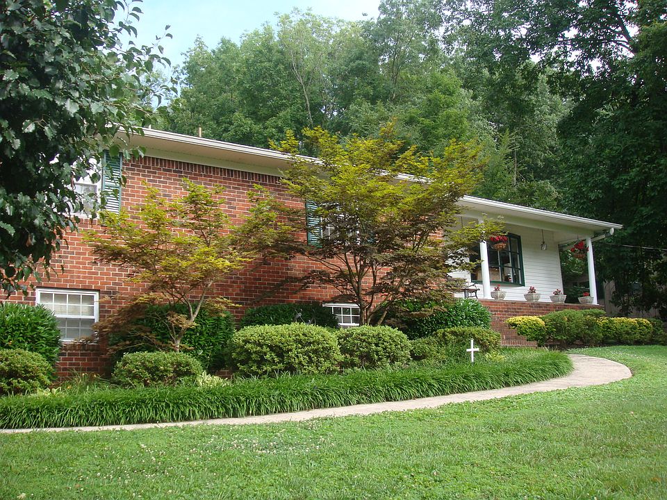 2nd image of 3624 Woodcrest Cir NW