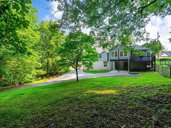 3rd image of 555 Blue Bird Ln