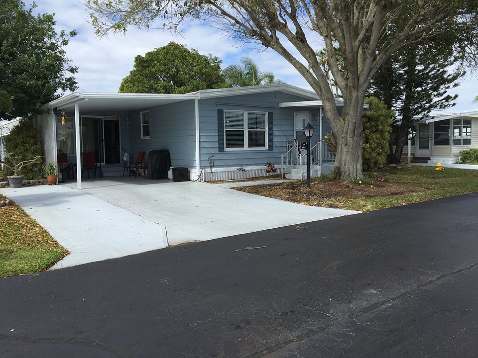 1st image of 301 NE Moonstone Dr