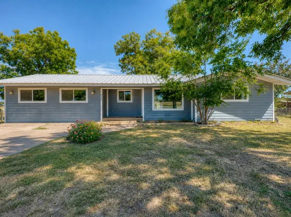 1207 W Haynie Street, Llano, TX 78643