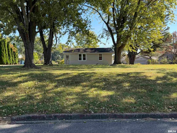 760 E Davie St, Anna, IL 62906