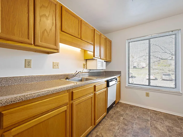 Foxridge Apartment Homes — Photo 120